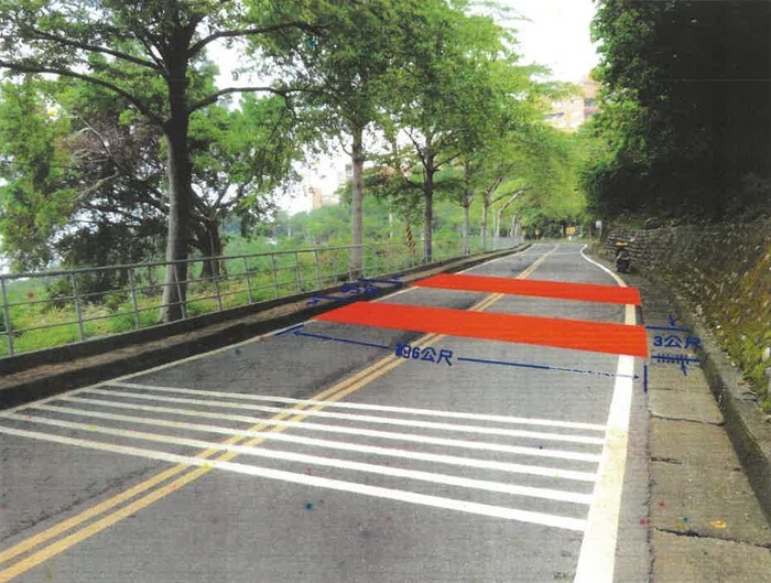 本校「柴山大道路面改善工程」將進行往文學院道路之部份路段高壓磚鋪設作業，施工期程，如公告事項，造成不便，敬請見諒。圖片